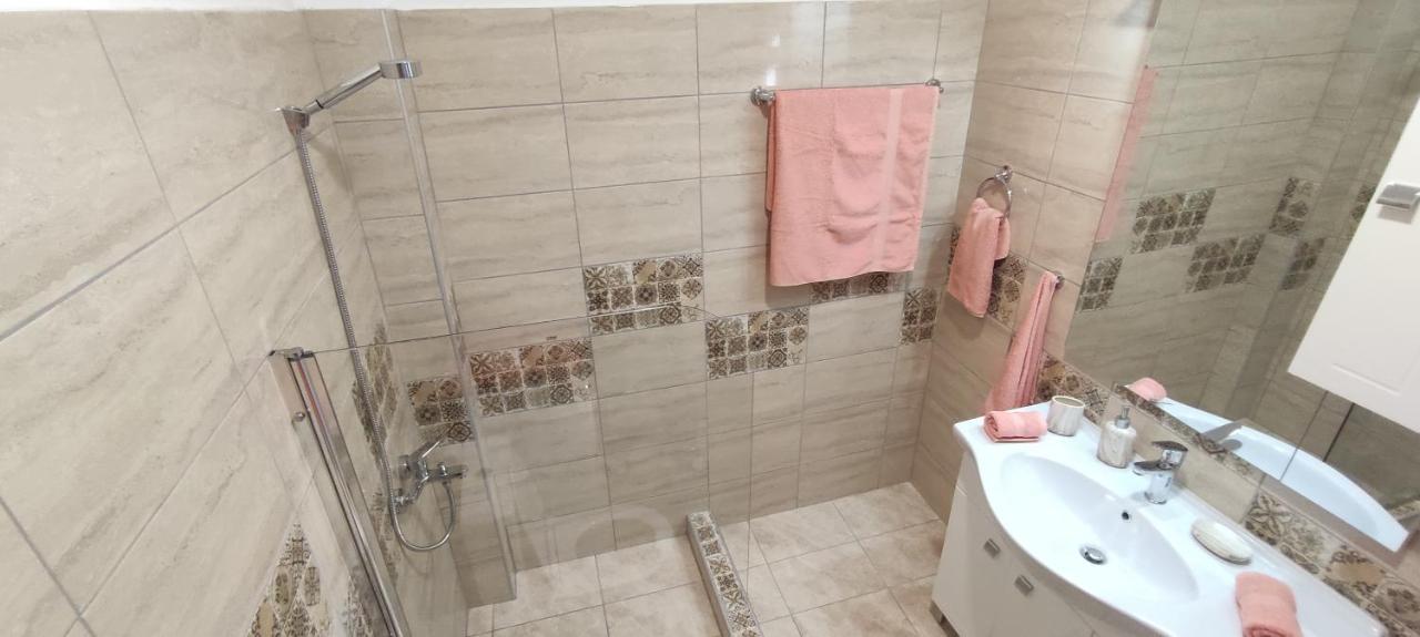 ניאה אירקליה Seaside Apartments מראה חיצוני תמונה